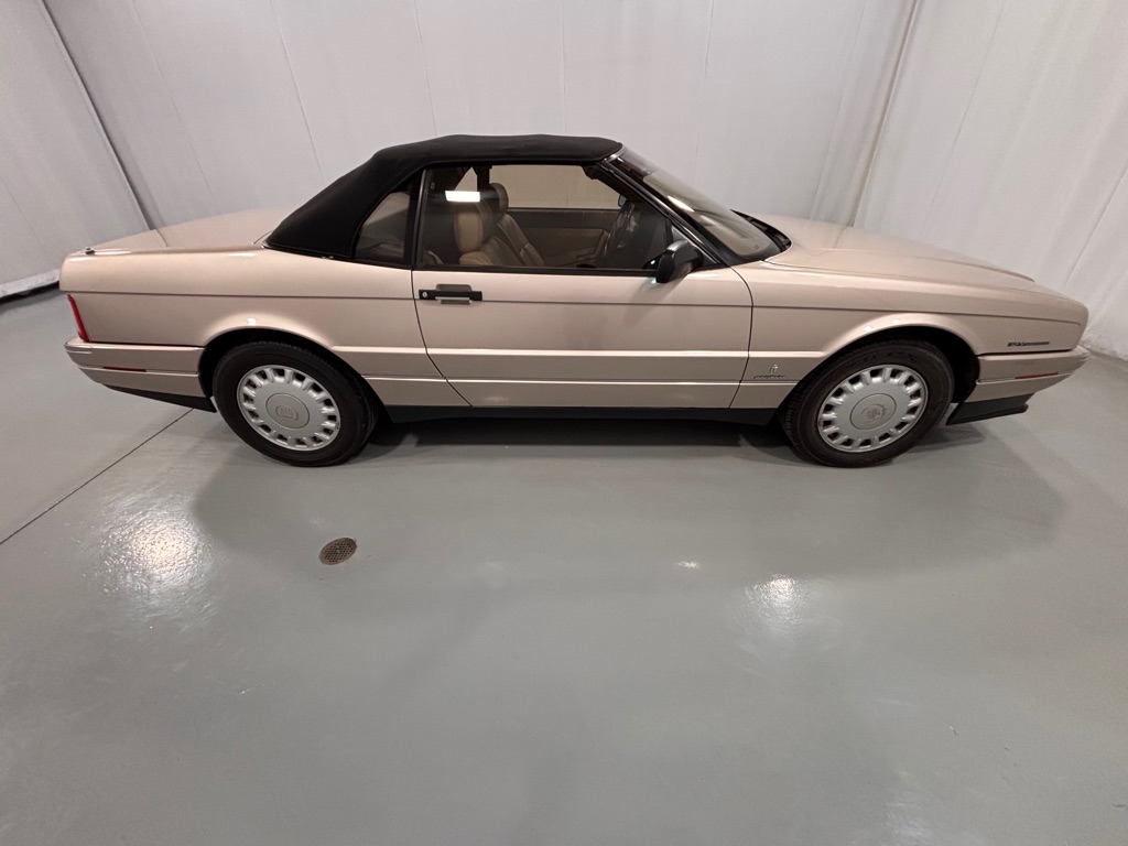 Photo 4 of this CADILLAC ALLANTE