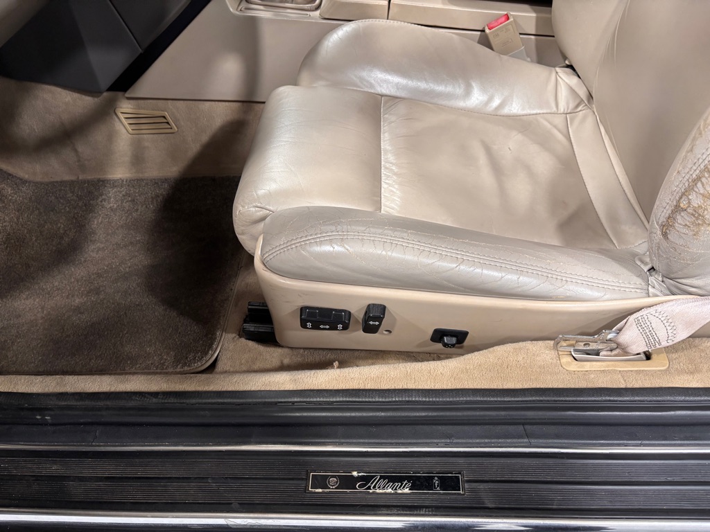 Photo 10 of this CADILLAC ALLANTE