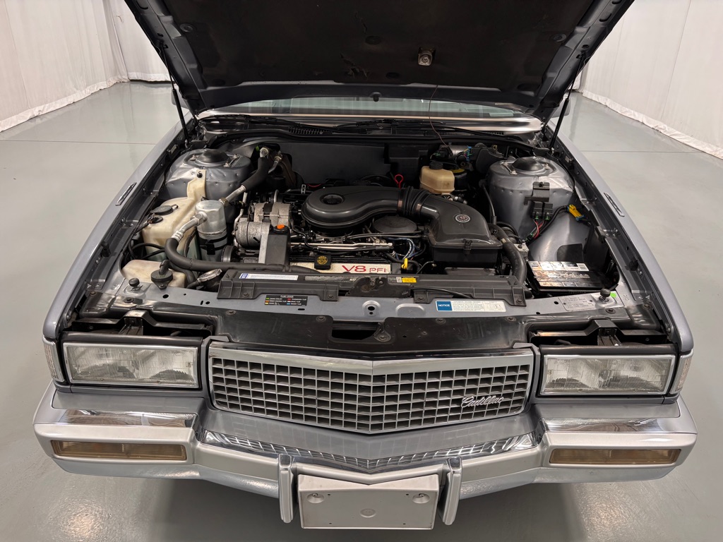 Photo 31 of this CADILLAC FLEETWOOD