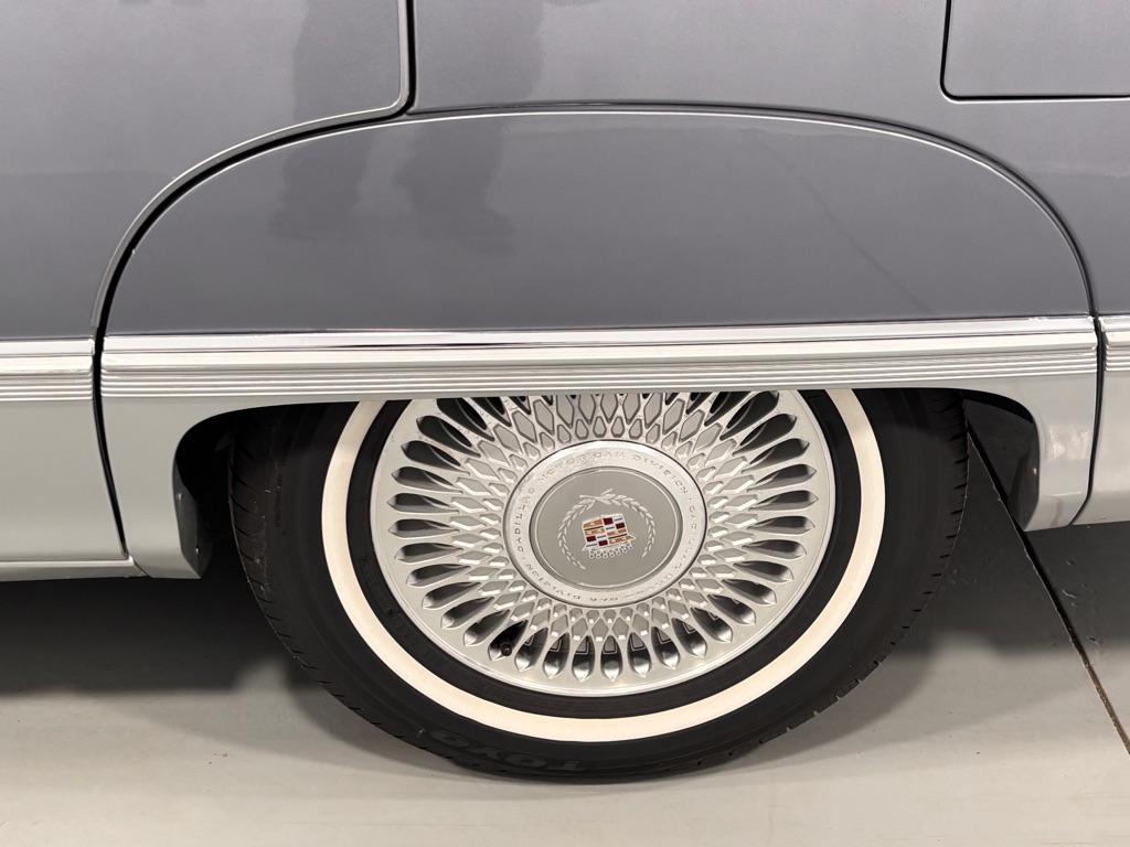 Photo 33 of this CADILLAC FLEETWOOD