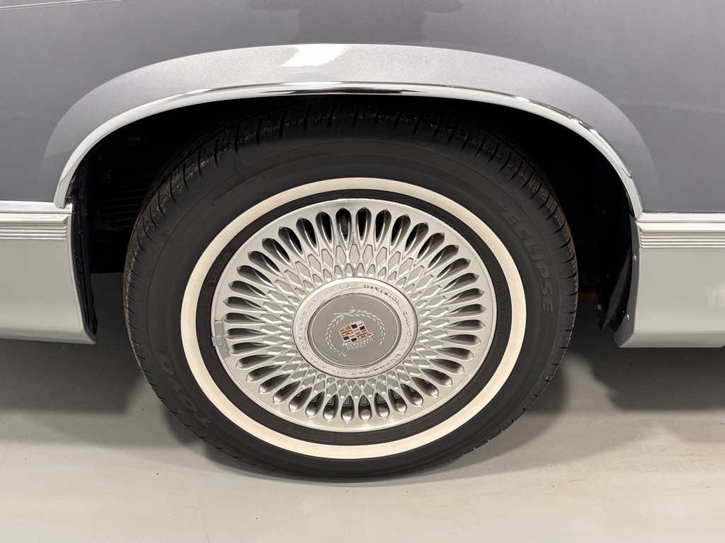 Photo 32 of this CADILLAC FLEETWOOD