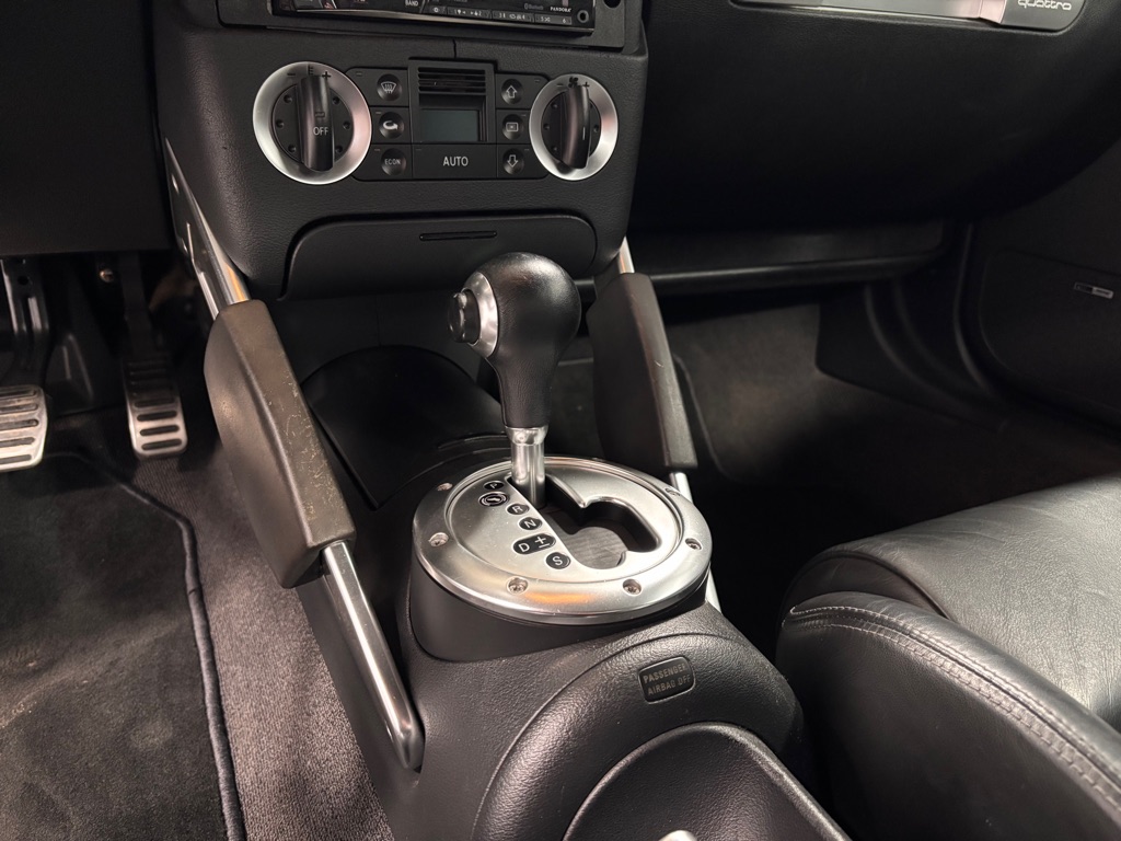Photo 13 of this AUDI TT 3.2 CONV
