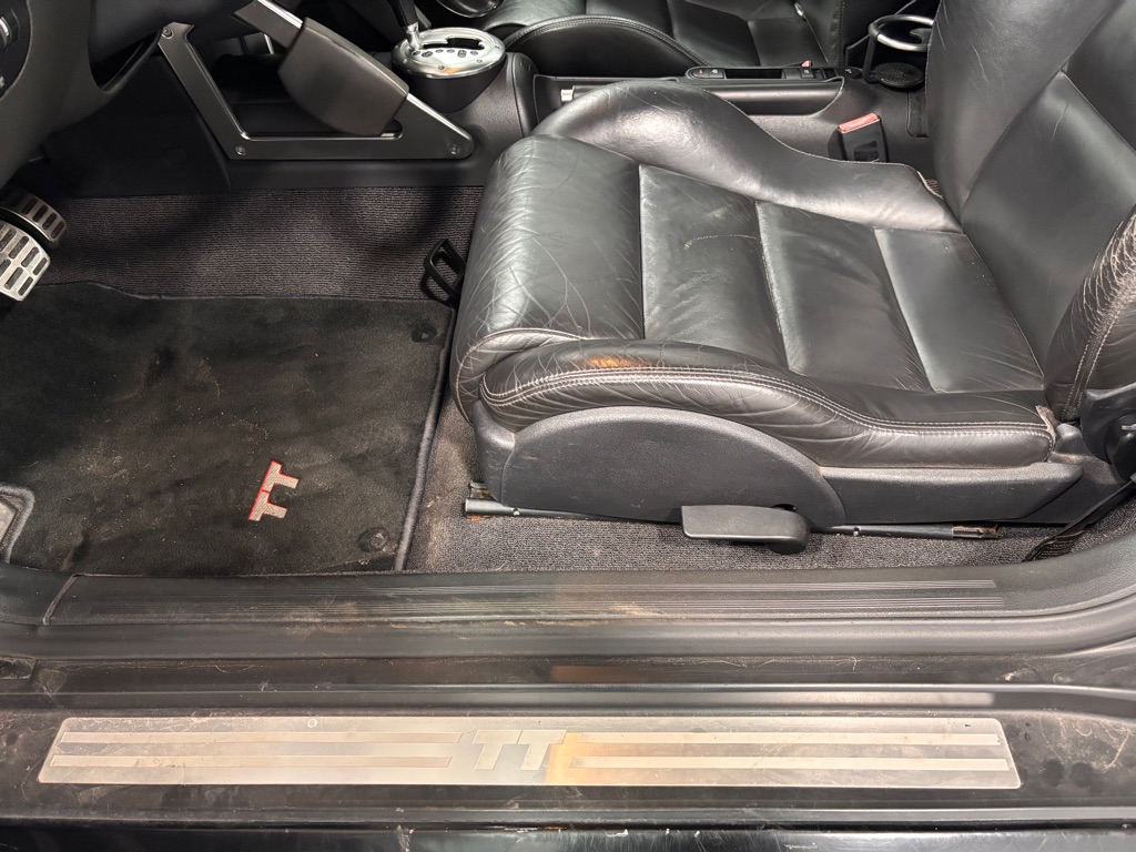 Photo 10 of this AUDI TT 3.2 CONV