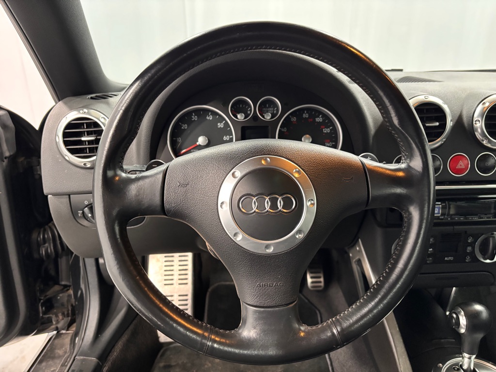 Photo 12 of this AUDI TT 3.2 CONV