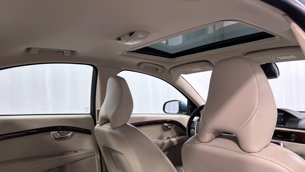 Photo 27 of this VOLVO S80 T6