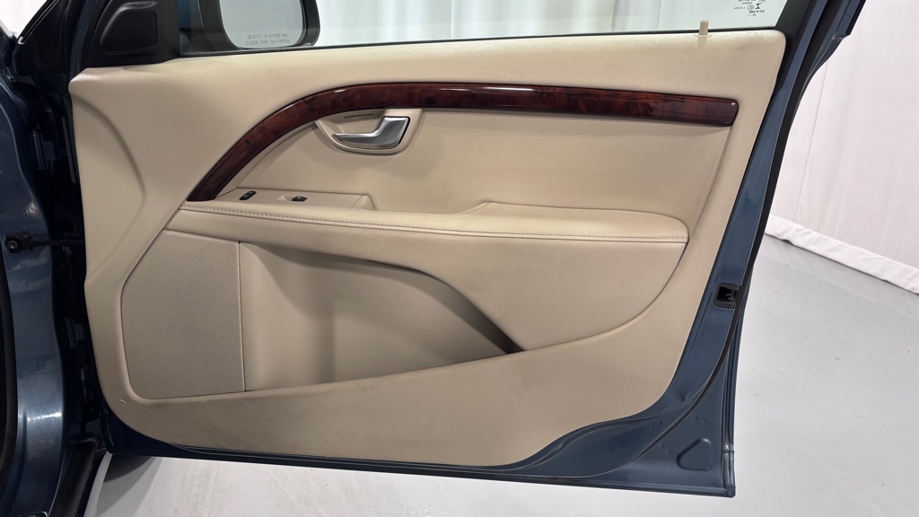 Photo 21 of this VOLVO S80 T6