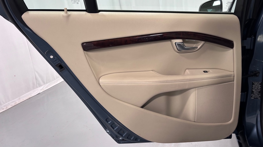 Photo 24 of this VOLVO S80 T6