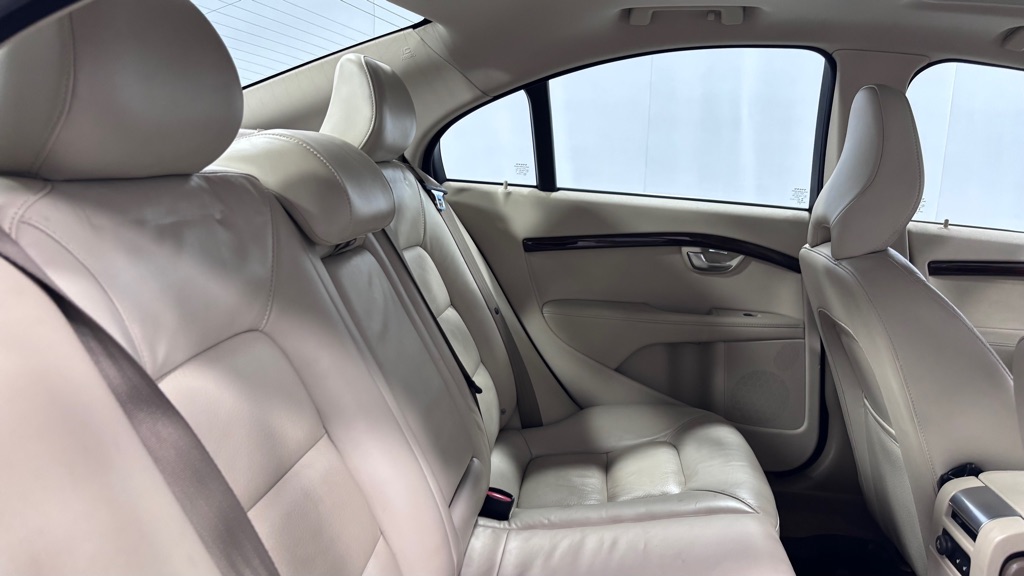 Photo 26 of this VOLVO S80 T6