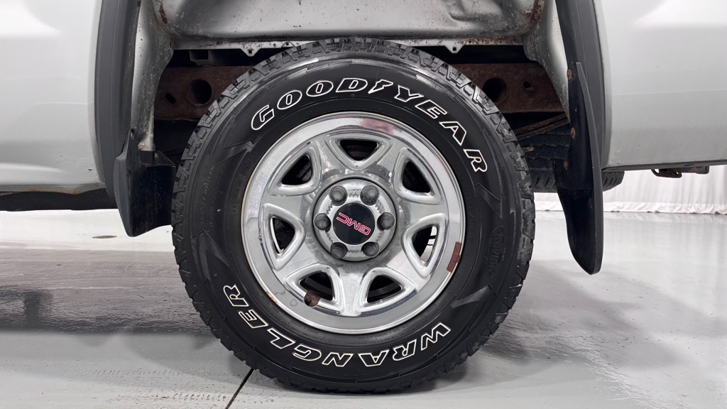 Photo 24 of this GMC SIERRA 1500