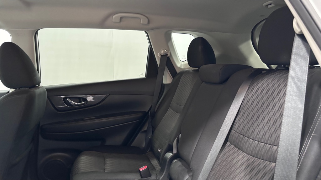 Photo 22 of this NISSAN ROGUE SV