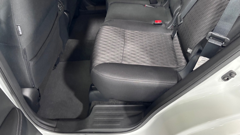 Photo 21 of this NISSAN ROGUE SV