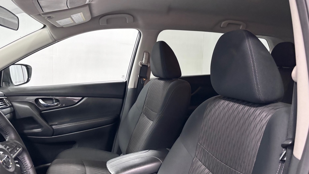 Photo 12 of this NISSAN ROGUE SV