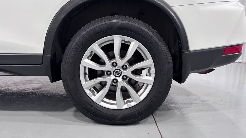 Photo 31 of this NISSAN ROGUE SV