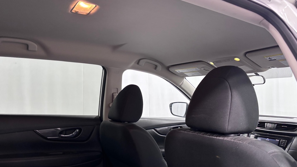 Photo 26 of this NISSAN ROGUE SV
