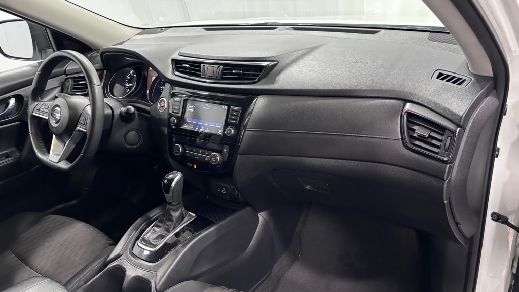 Photo 17 of this NISSAN ROGUE SV