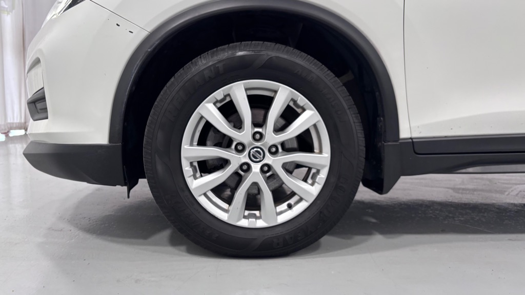 Photo 30 of this NISSAN ROGUE SV