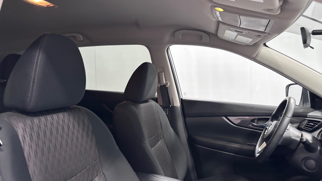 Photo 19 of this NISSAN ROGUE SV