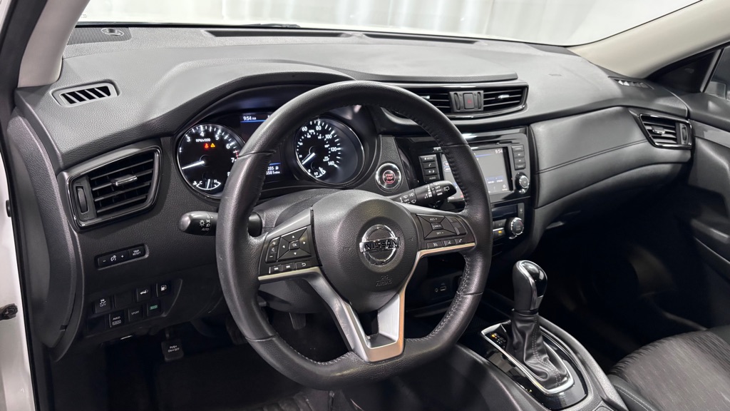 Photo 9 of this NISSAN ROGUE SV