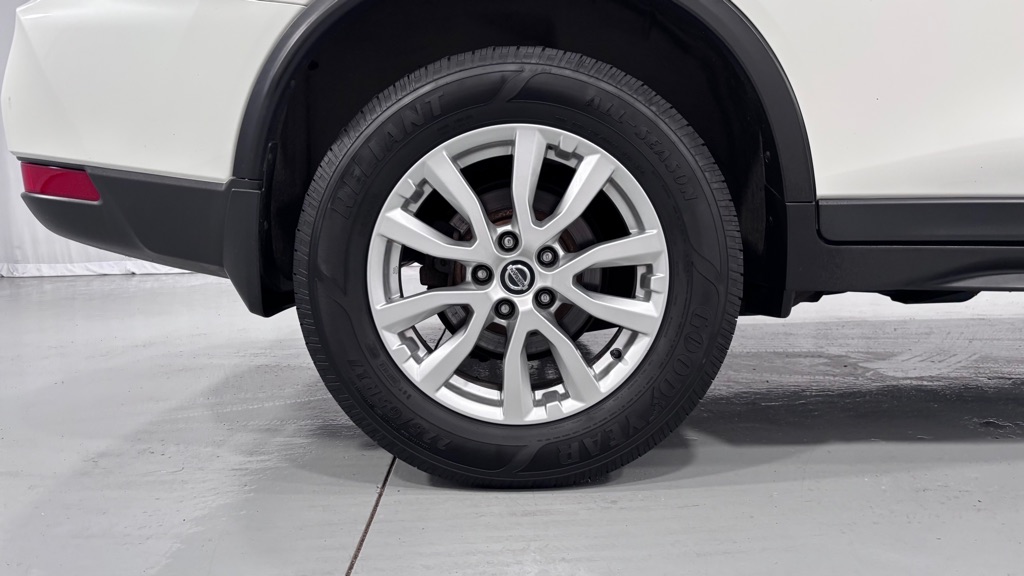Photo 33 of this NISSAN ROGUE SV