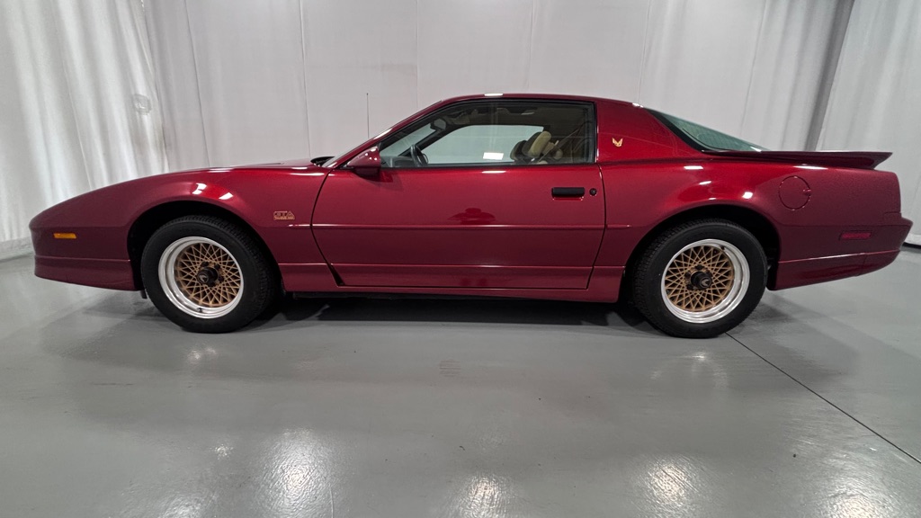 Photo 8 of this PONTIAC FIREBD TA GTA