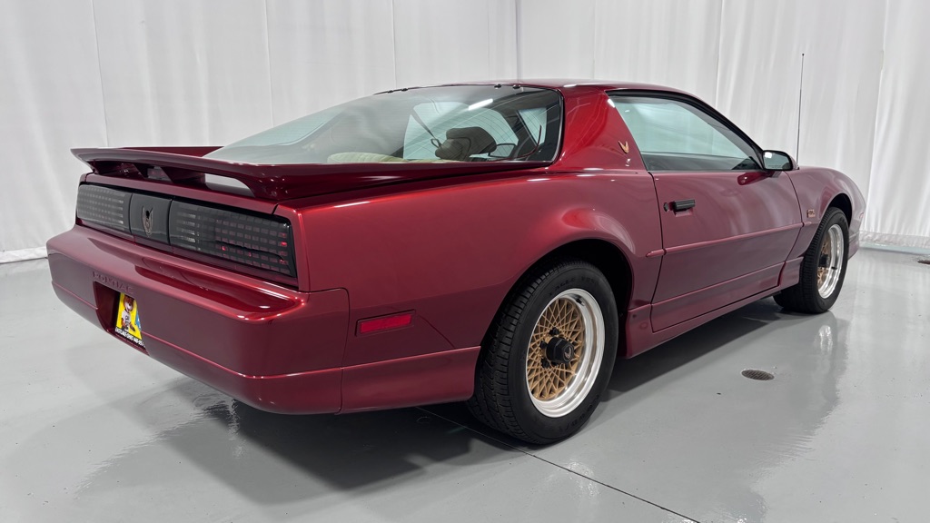 Photo 5 of this PONTIAC FIREBD TA GTA