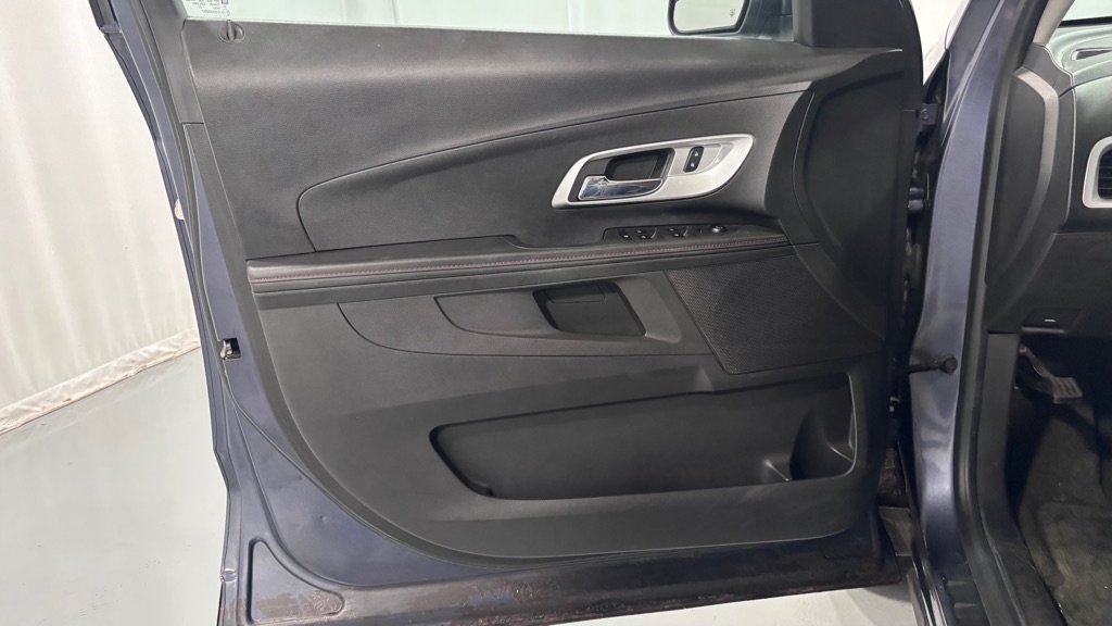 Photo 17 of this CHEVROLET EQUINOX LT