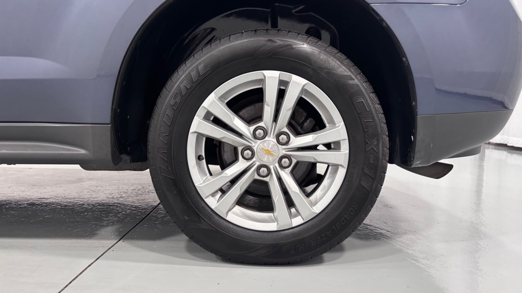 Photo 32 of this CHEVROLET EQUINOX LT