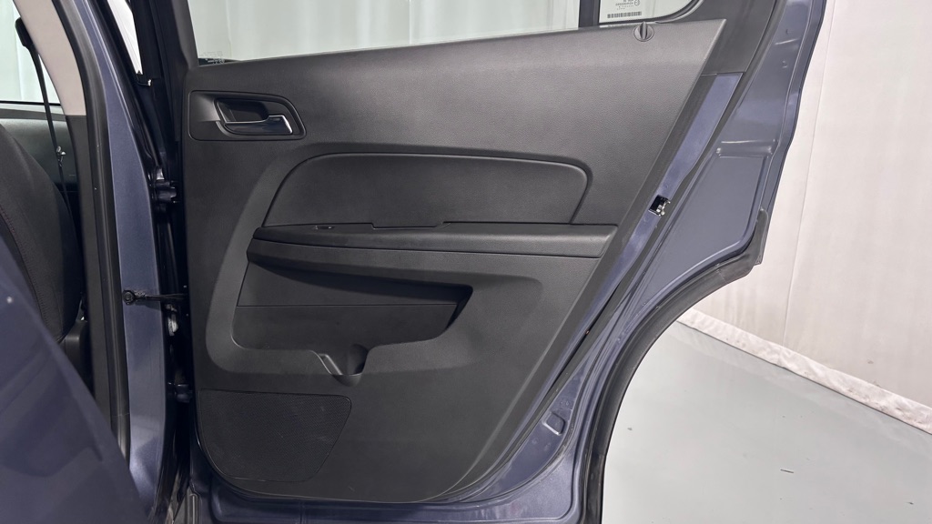 Photo 28 of this CHEVROLET EQUINOX LT