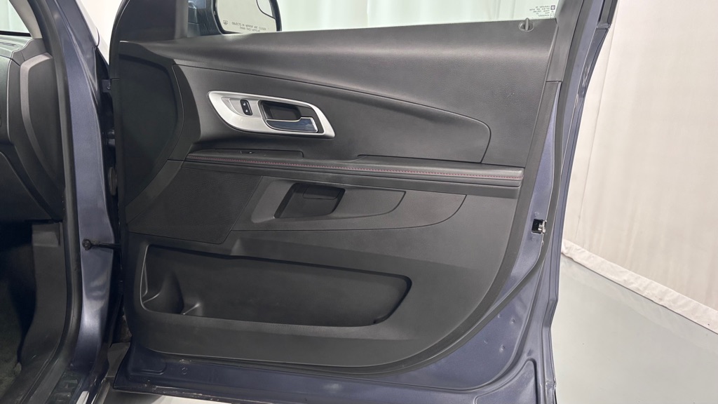 Photo 21 of this CHEVROLET EQUINOX LT