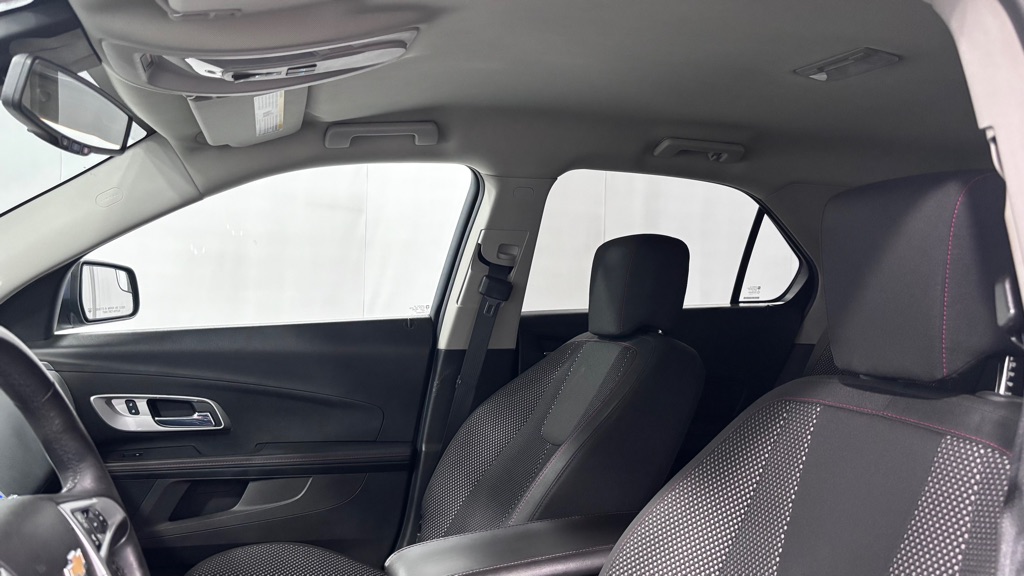 Photo 12 of this CHEVROLET EQUINOX LT