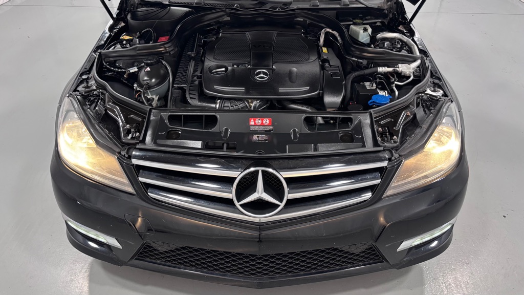 Photo 30 of this MERCEDES-BENZ C-300 4MATIC