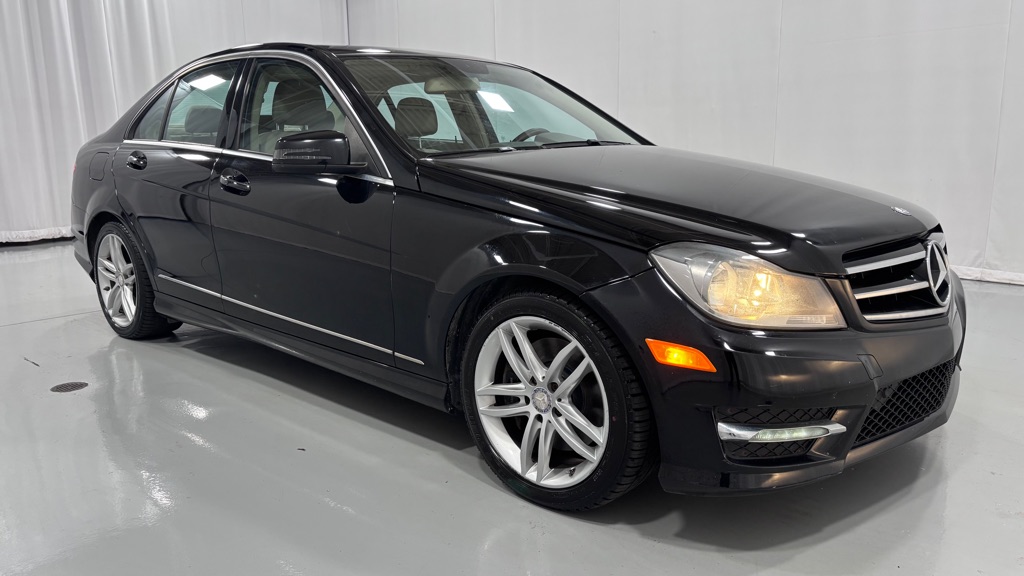 Photo 3 of this MERCEDES-BENZ C-300 4MATIC