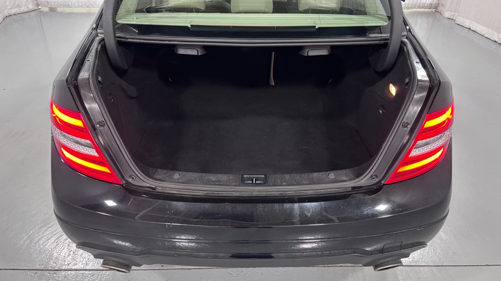 Photo 29 of this MERCEDES-BENZ C-300 4MATIC