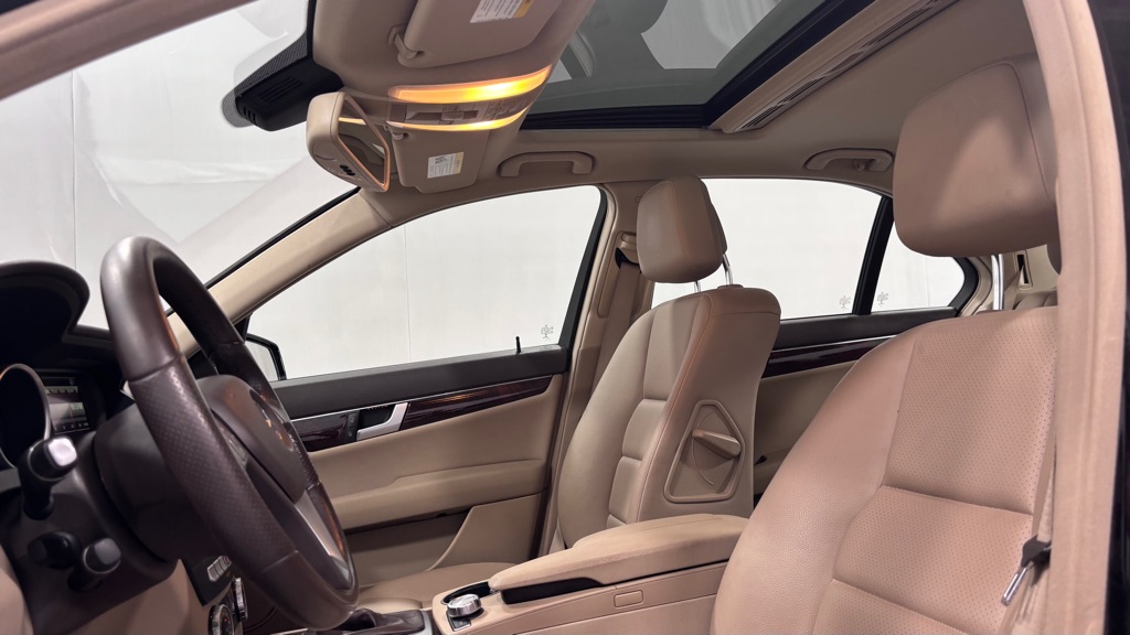 Photo 12 of this MERCEDES-BENZ C-300 4MATIC