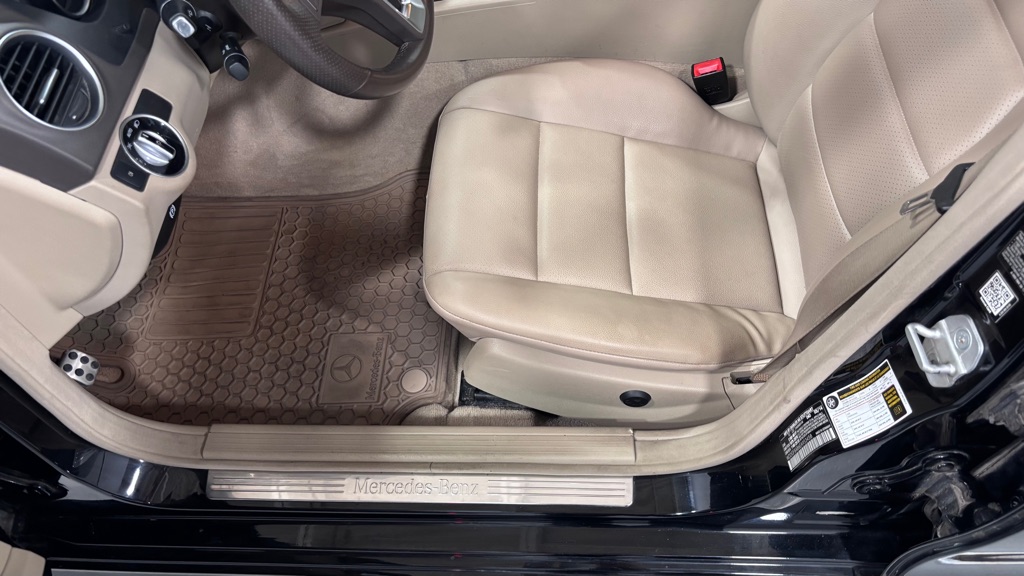 Photo 11 of this MERCEDES-BENZ C-300 4MATIC