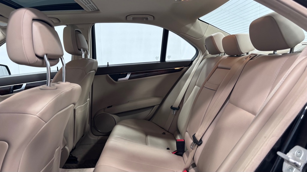 Photo 23 of this MERCEDES-BENZ C-300 4MATIC