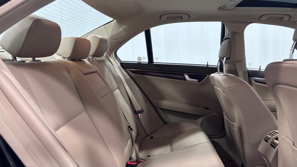 Photo 26 of this MERCEDES-BENZ C-300 4MATIC
