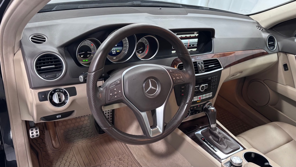 Photo 9 of this MERCEDES-BENZ C-300 4MATIC