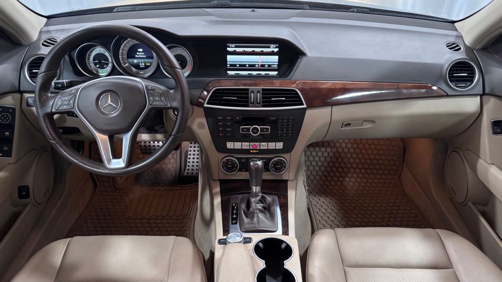 Photo 10 of this MERCEDES-BENZ C-300 4MATIC
