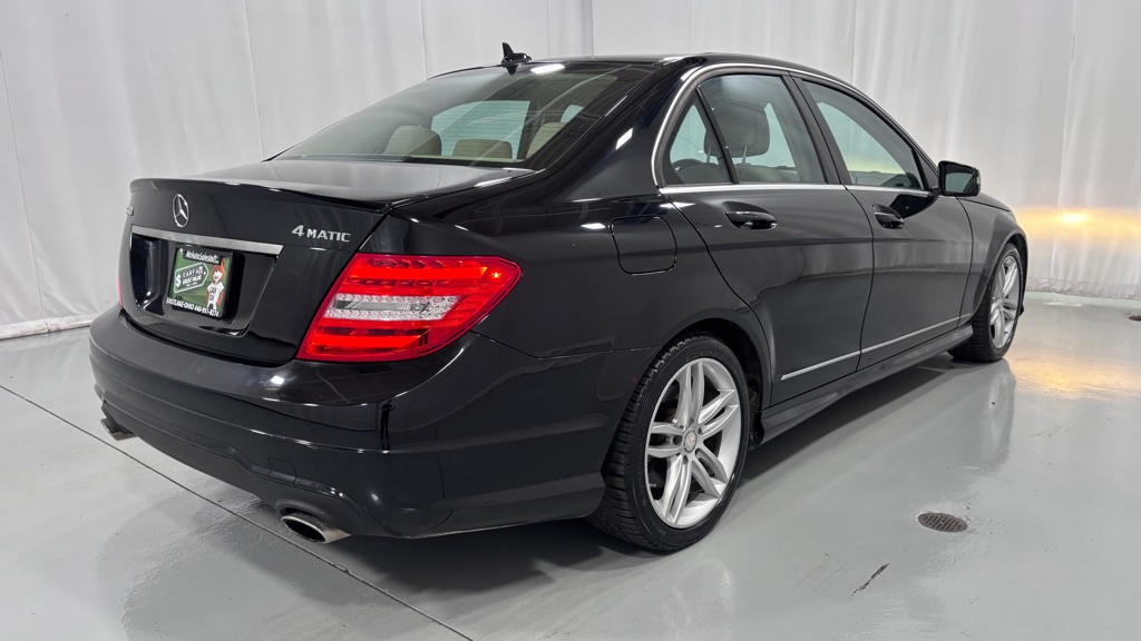 Photo 5 of this MERCEDES-BENZ C-300 4MATIC