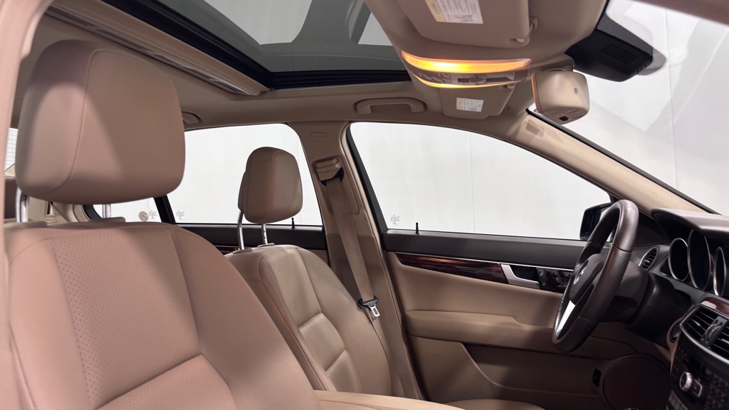 Photo 20 of this MERCEDES-BENZ C-300 4MATIC