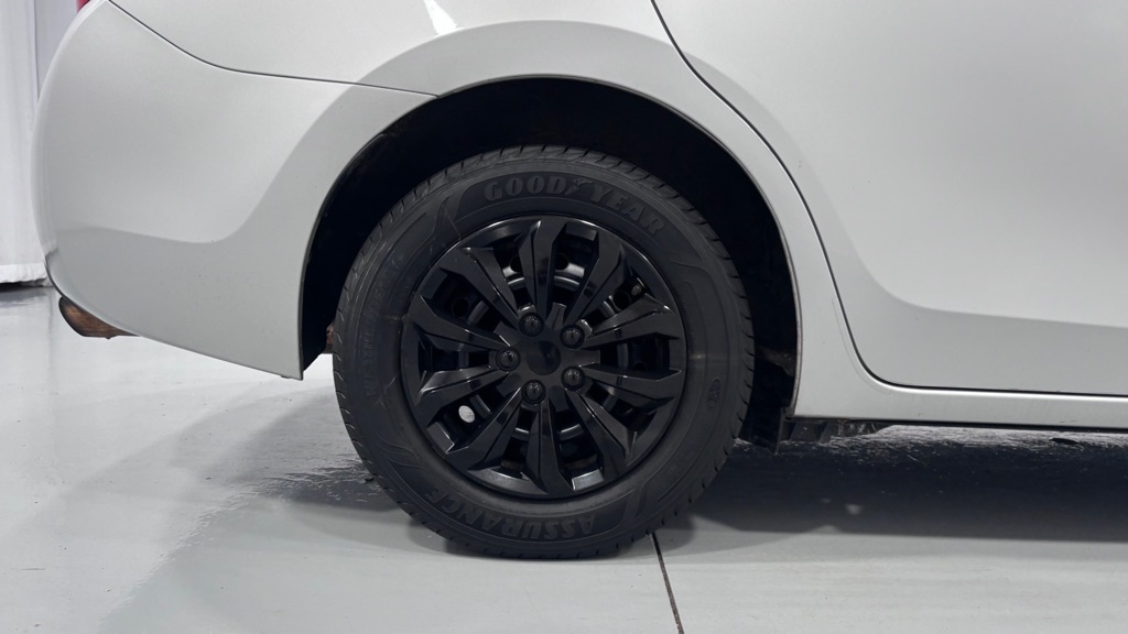 Photo 32 of this TOYOTA COROLLA L