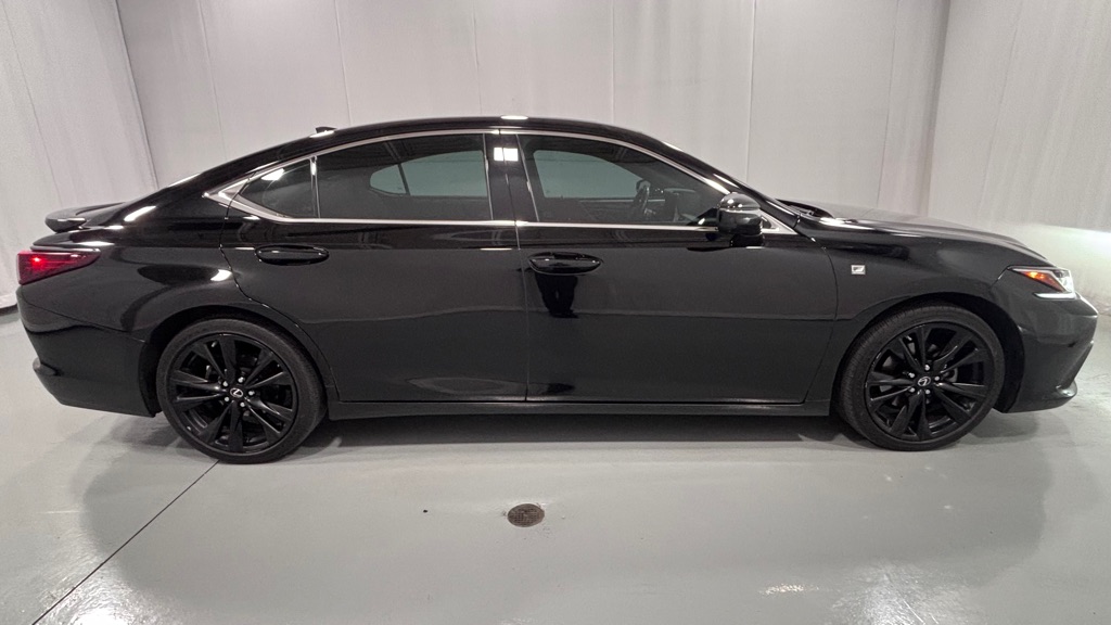 Photo 4 of this LEXUS ES 350 F SPORT