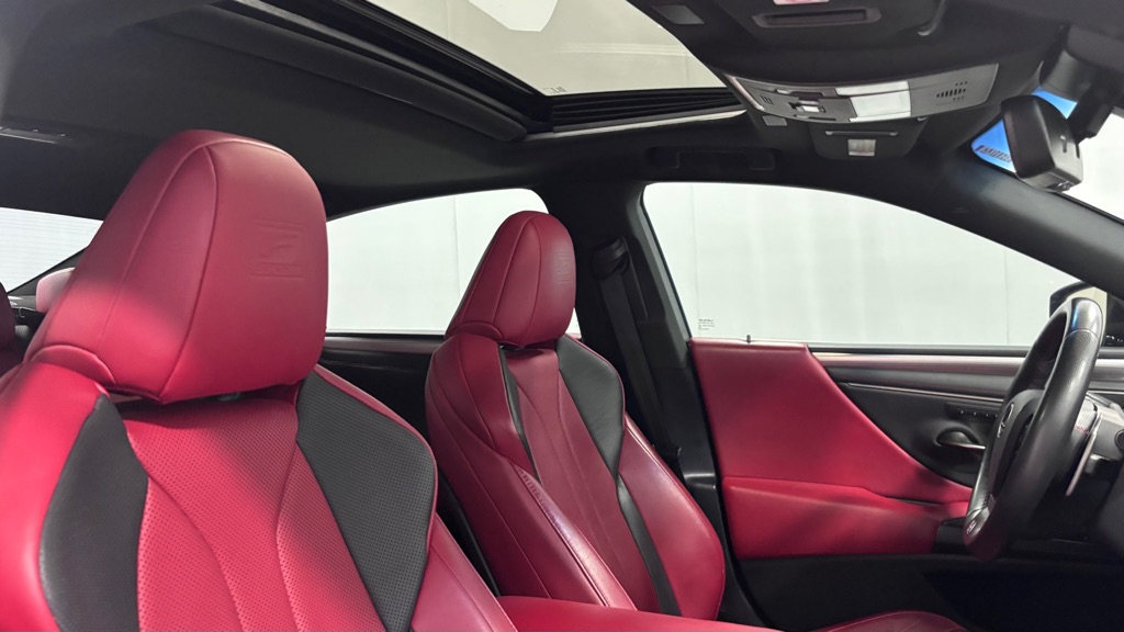 Photo 20 of this LEXUS ES 350 F SPORT
