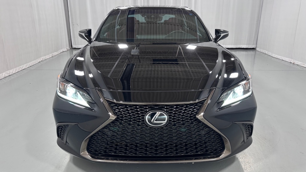 Photo 2 of this LEXUS ES 350 F SPORT