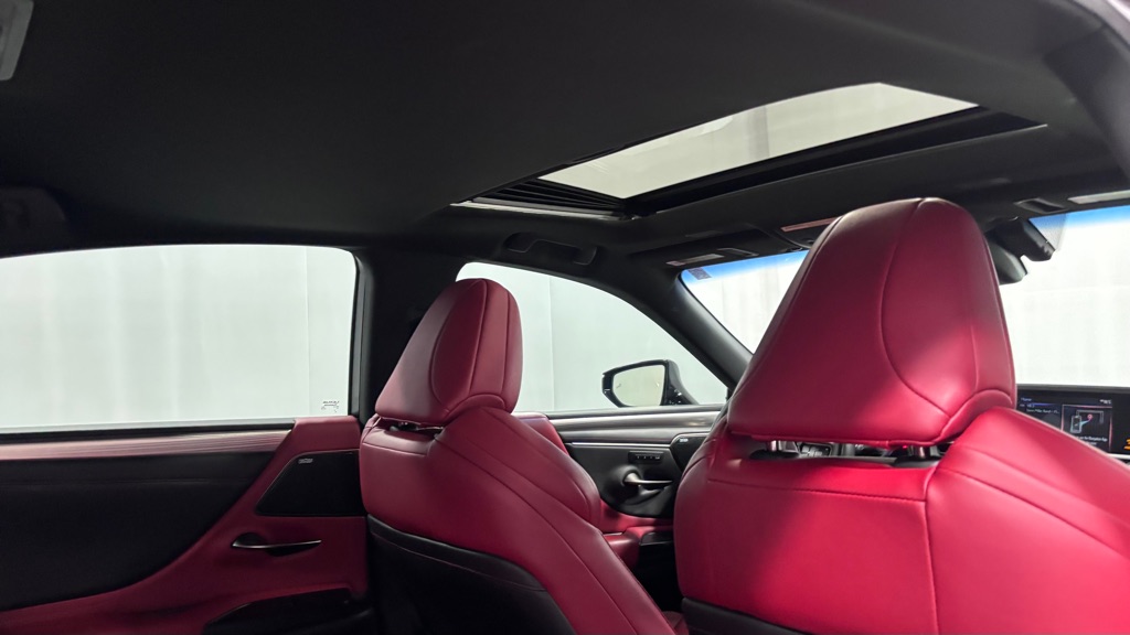 Photo 27 of this LEXUS ES 350 F SPORT