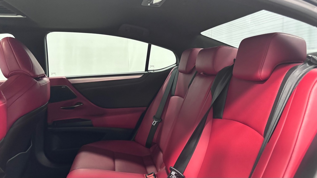Photo 23 of this LEXUS ES 350 F SPORT