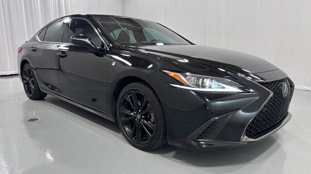 Photo 3 of this LEXUS ES 350 F SPORT