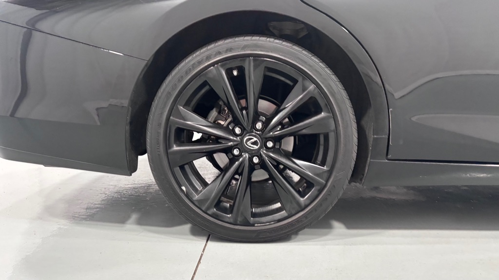 Photo 34 of this LEXUS ES 350 F SPORT