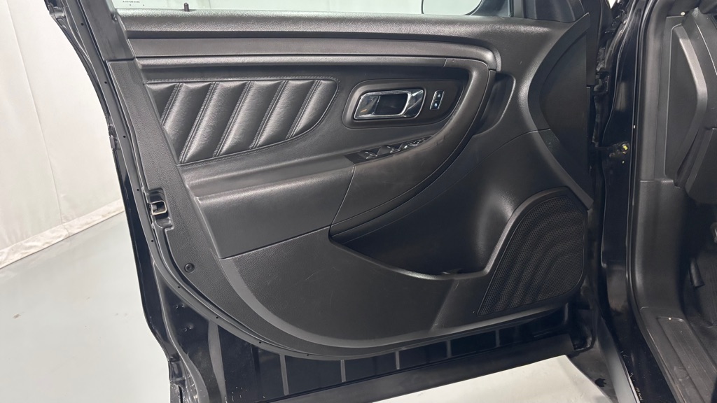 Photo 17 of this FORD TAURUS POLICE I